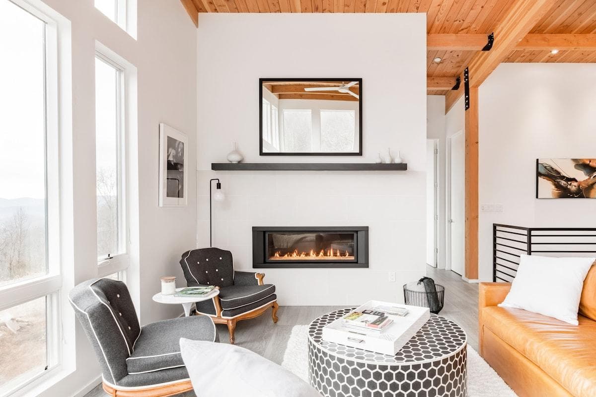 Floor-to-Ceiling Luxury: Immerse yourself in comfort and style in this mountain home living room, where every detail, from the gas fireplace to the mountain views, is exquisite.